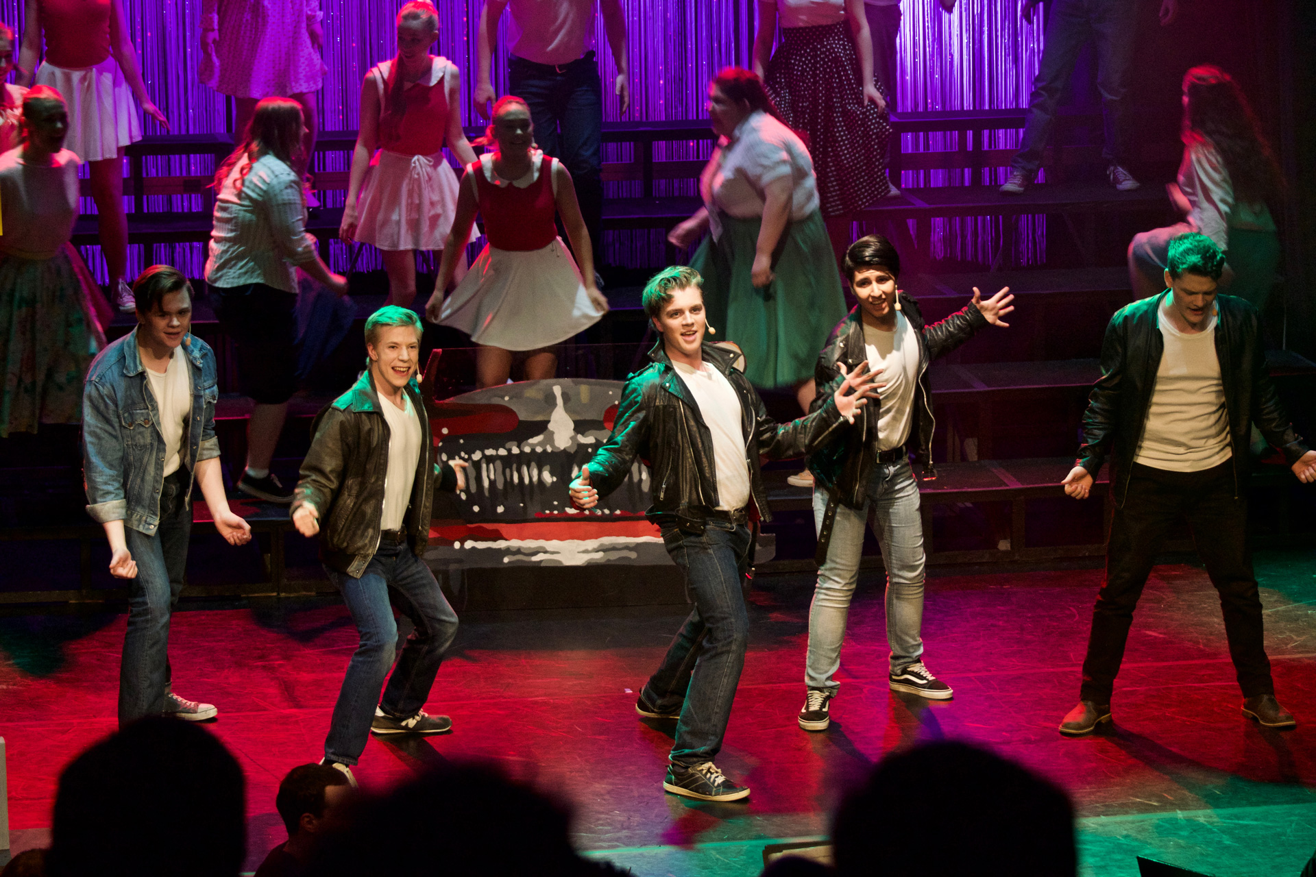 scen ur musikalen Grease, Reginateatern.